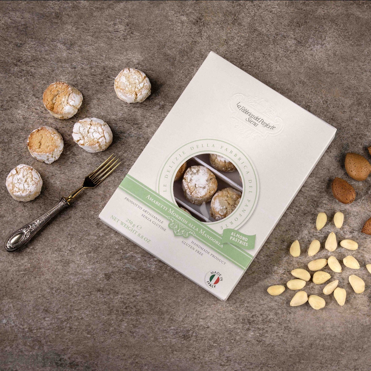 AMARETTI MORBIDI ALLA MANDORLA