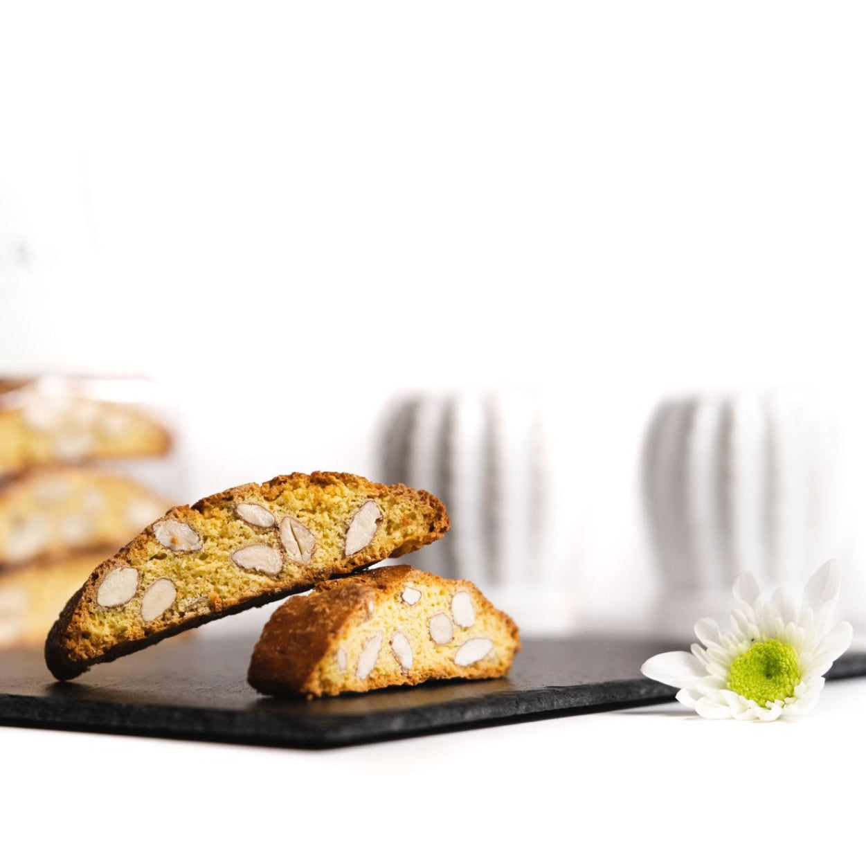 CANTUCCINI MANDORLE E FARINA INTEGRALE AMARBIO